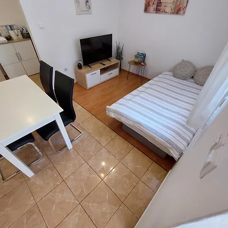 Viki Appartement *