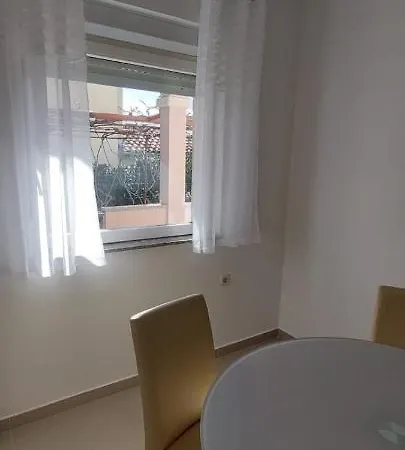 Viki Apartment *